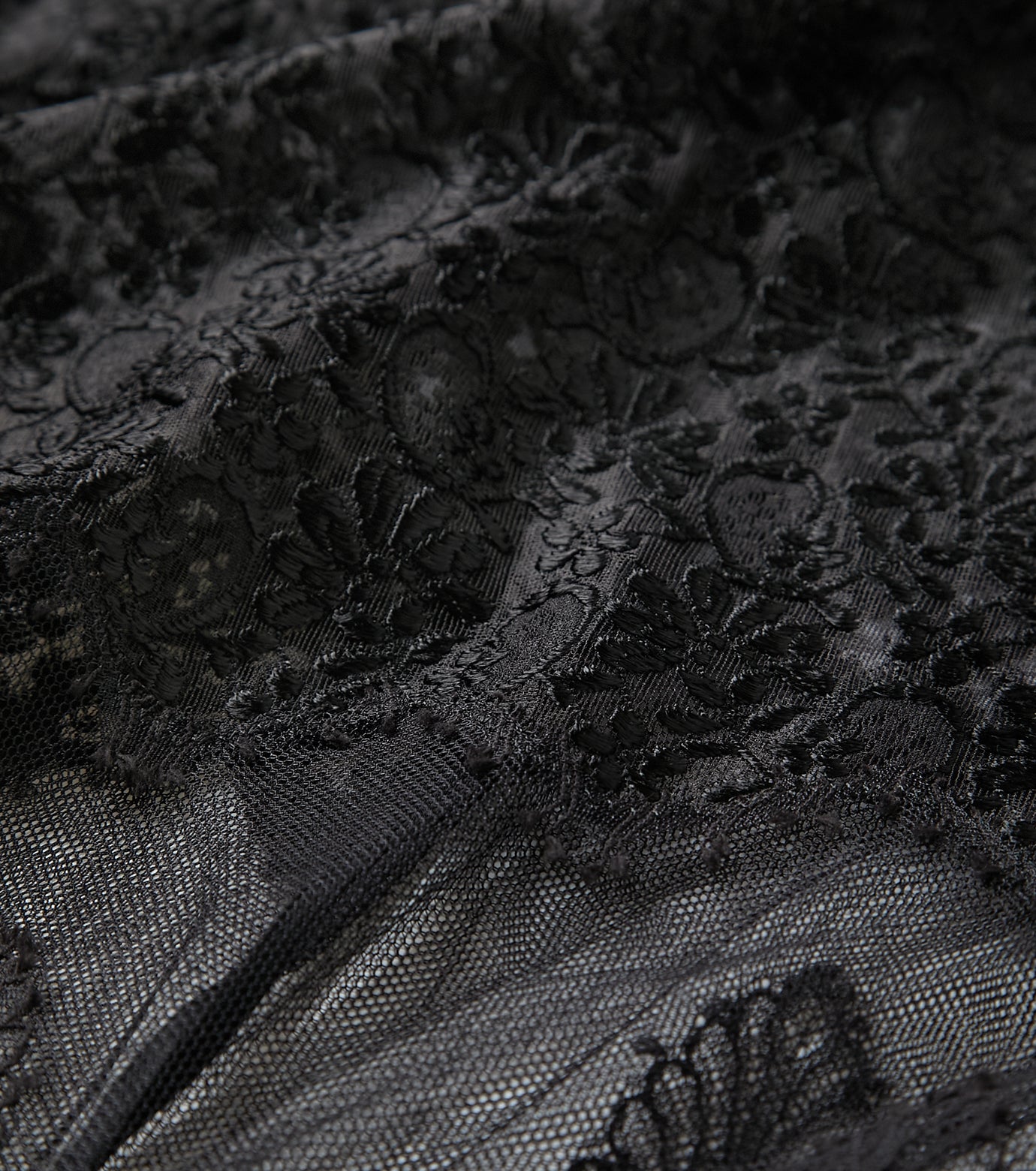 Falling-Plate Lace Skirt