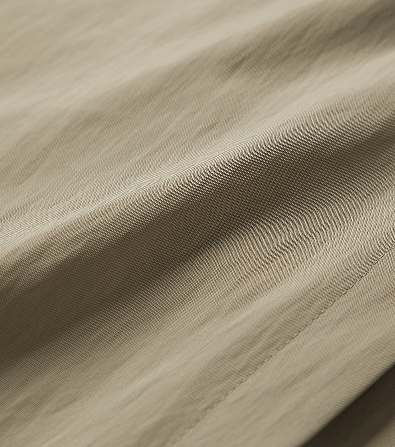 Beaklike Collar Shirt