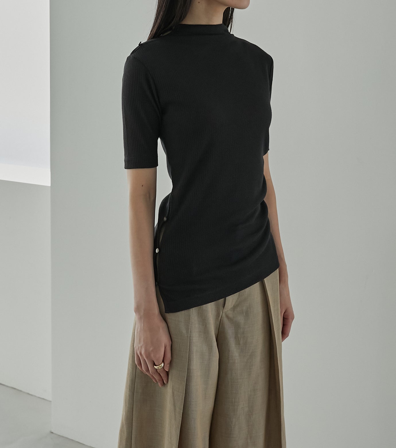 Asymmetry Slit Top