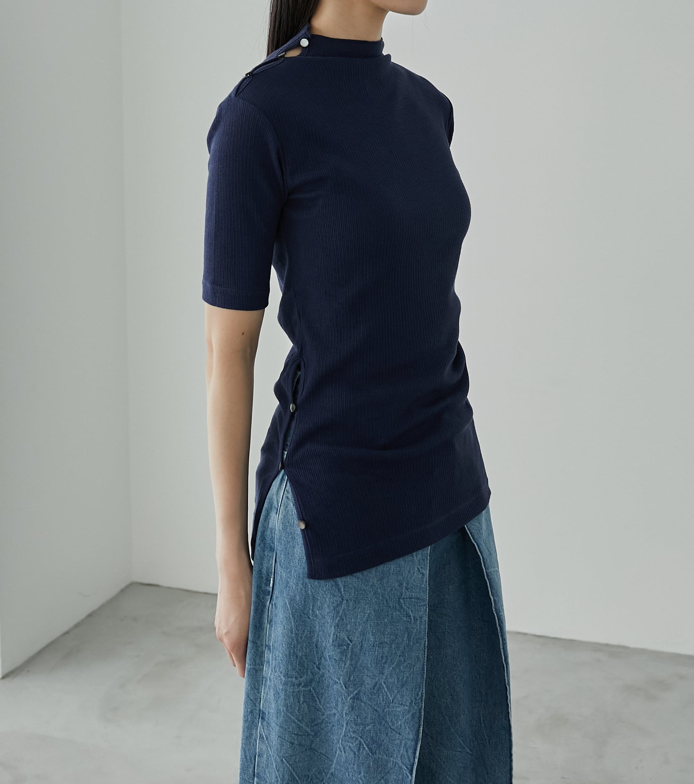 Asymmetry Slit Top