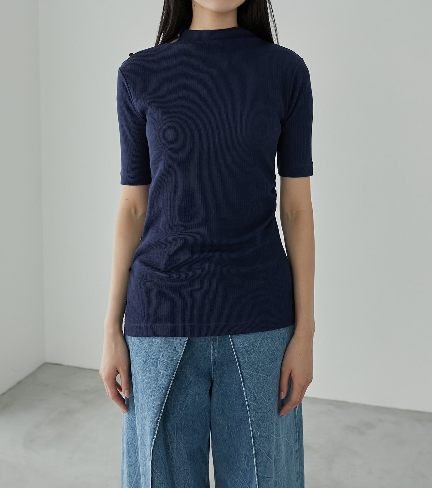 Asymmetry Slit Top
