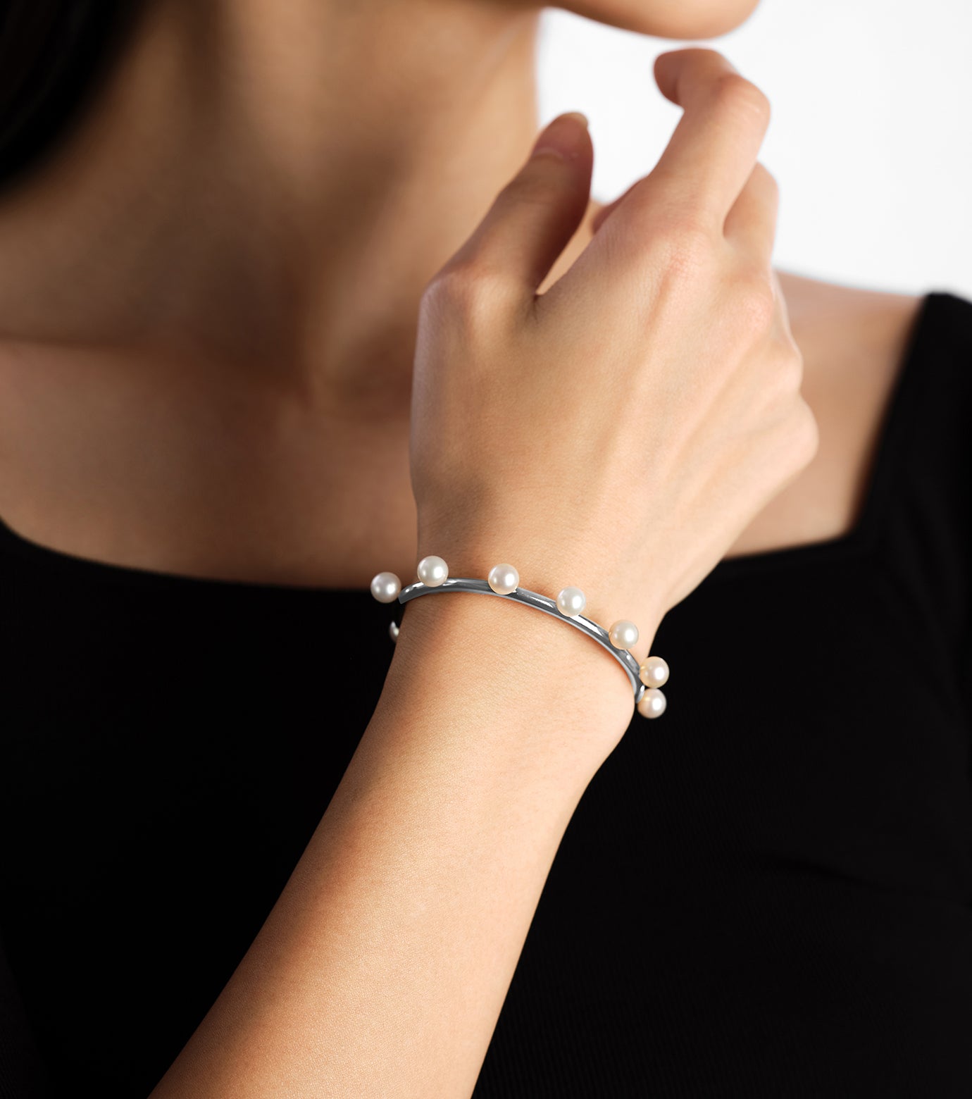 Dot pearl bangle (WG/S)