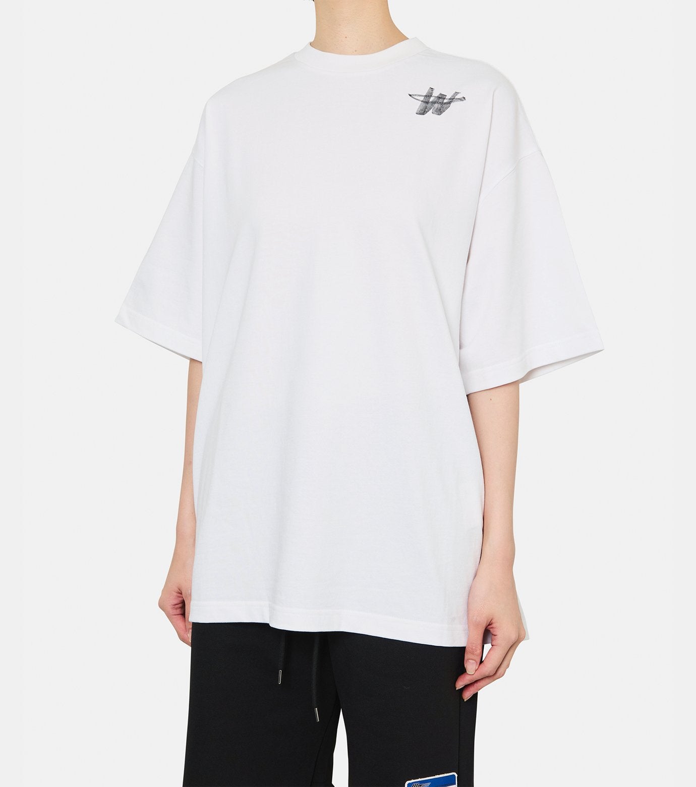 PEACHES METAL MULTI LOGO T-SHIRT