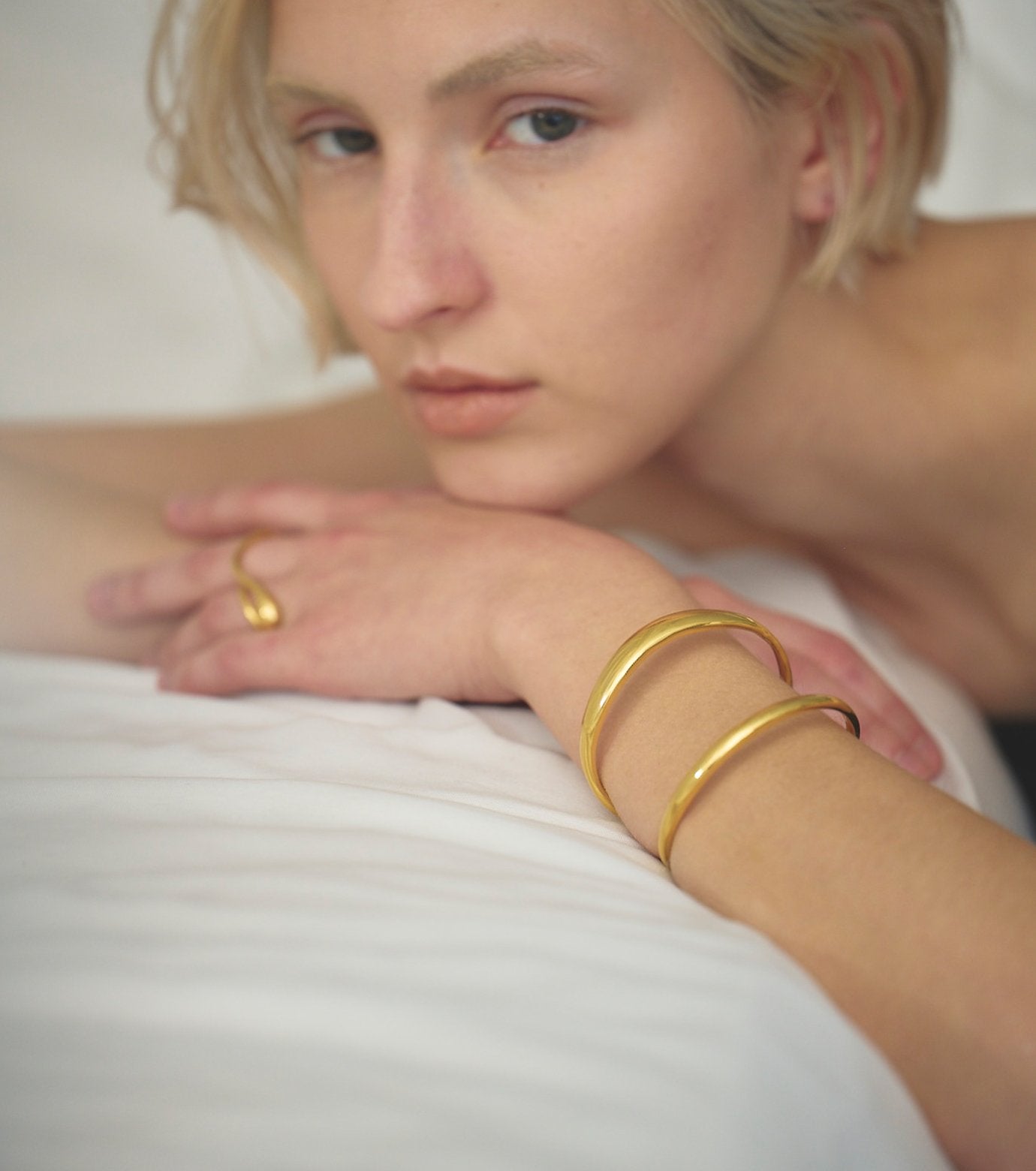 Line Sculpt Bangle GD