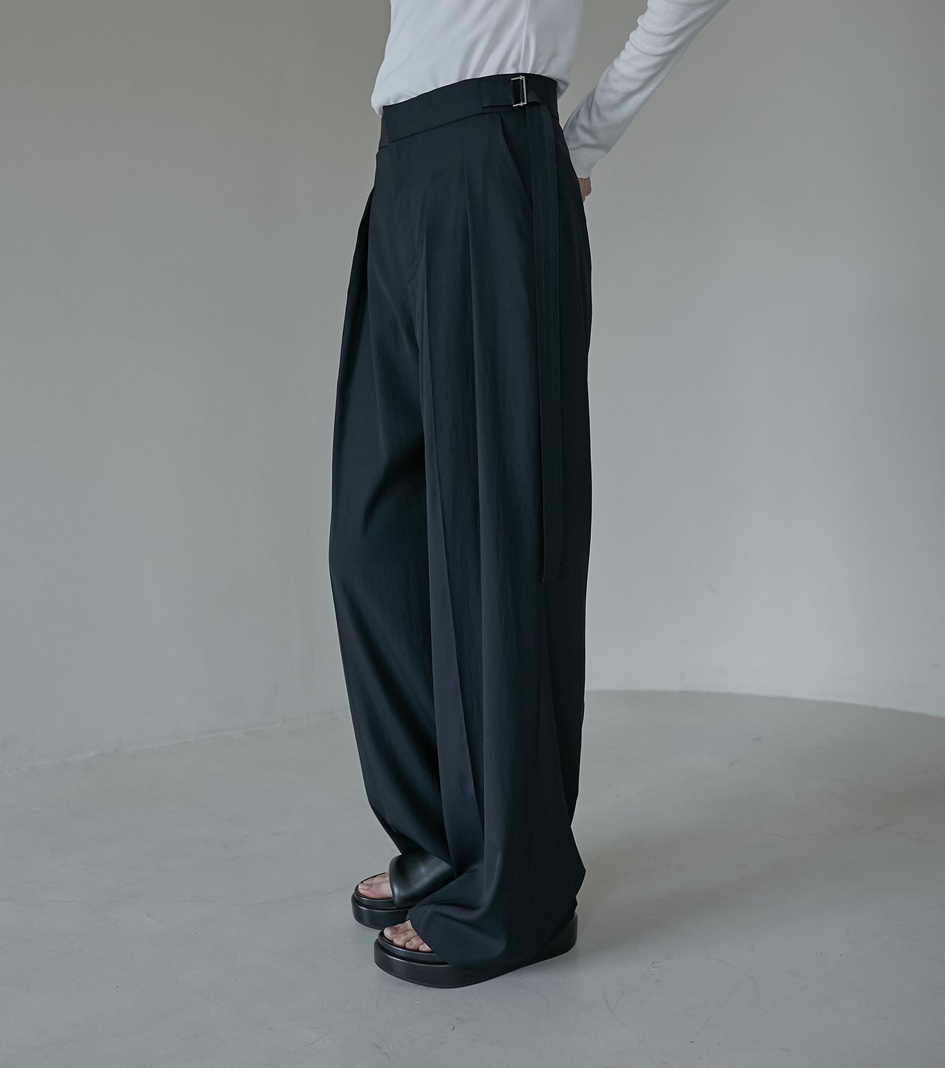 Wide Leg Tuck Pants