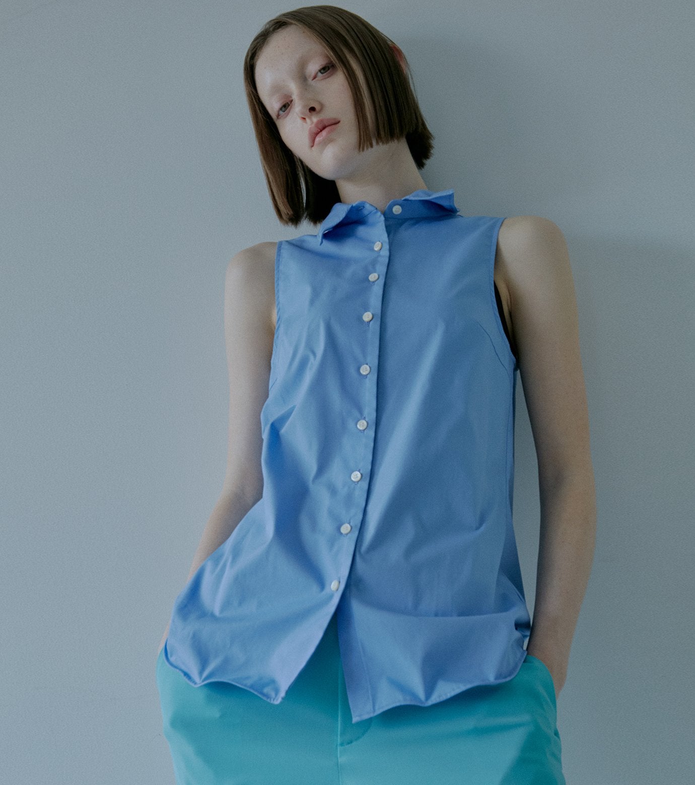 Sleeveless Shirt w/Wire Detailing