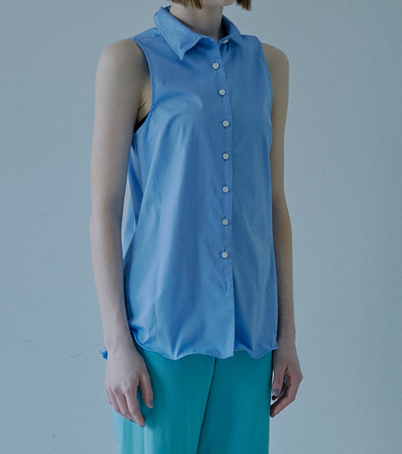 Sleeveless Shirt w/Wire Detailing