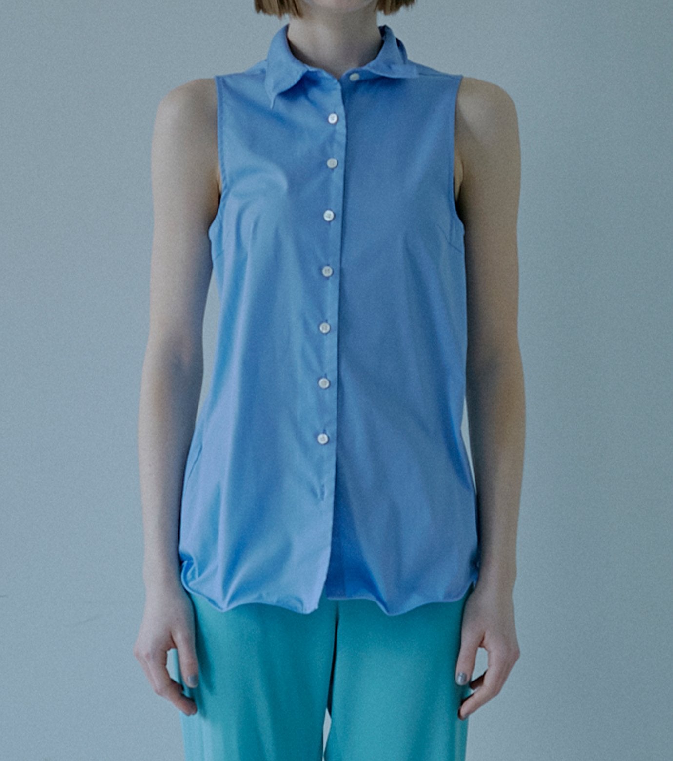 Sleeveless Shirt w/Wire Detailing