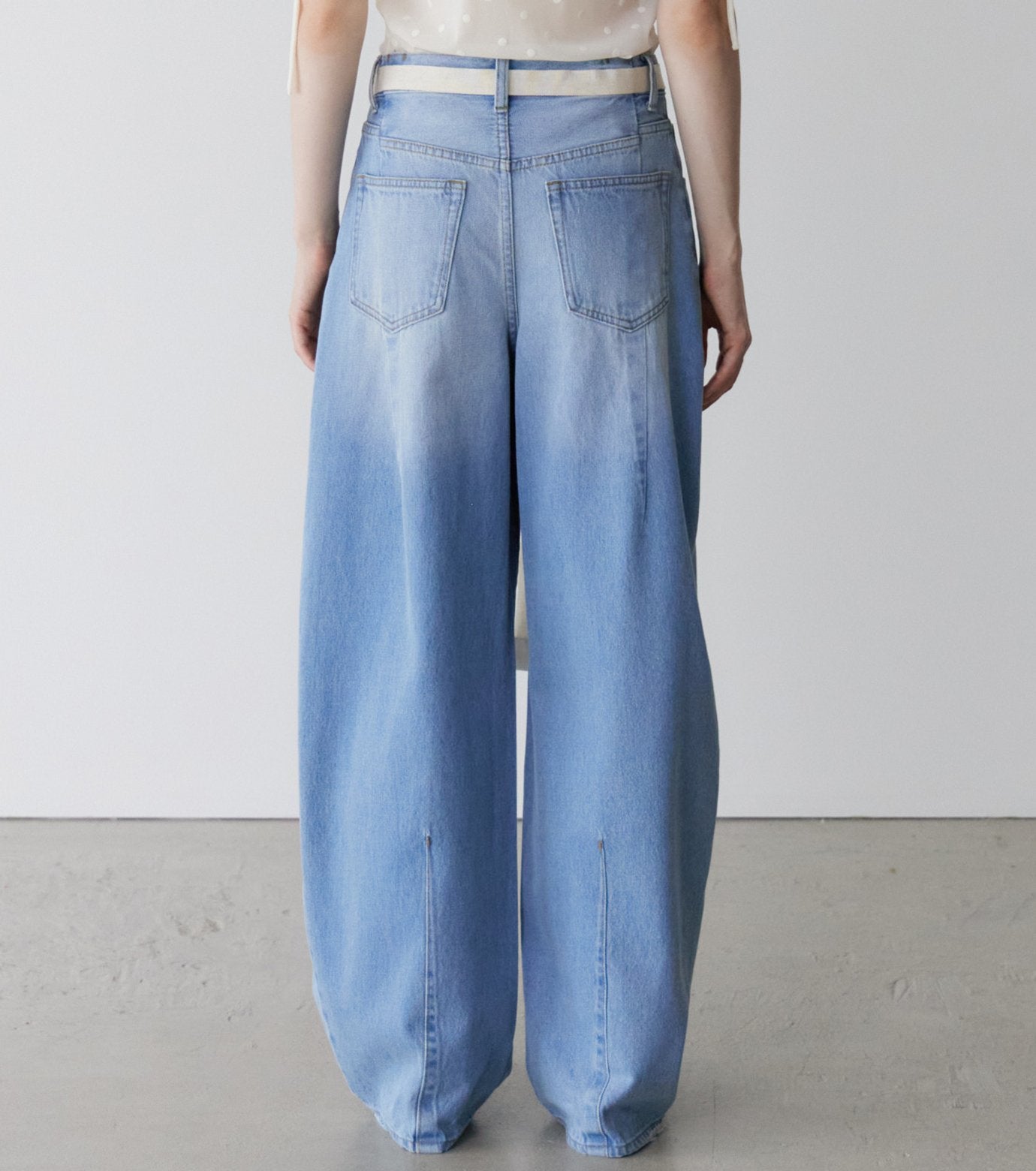 Barrel Leg Jeans