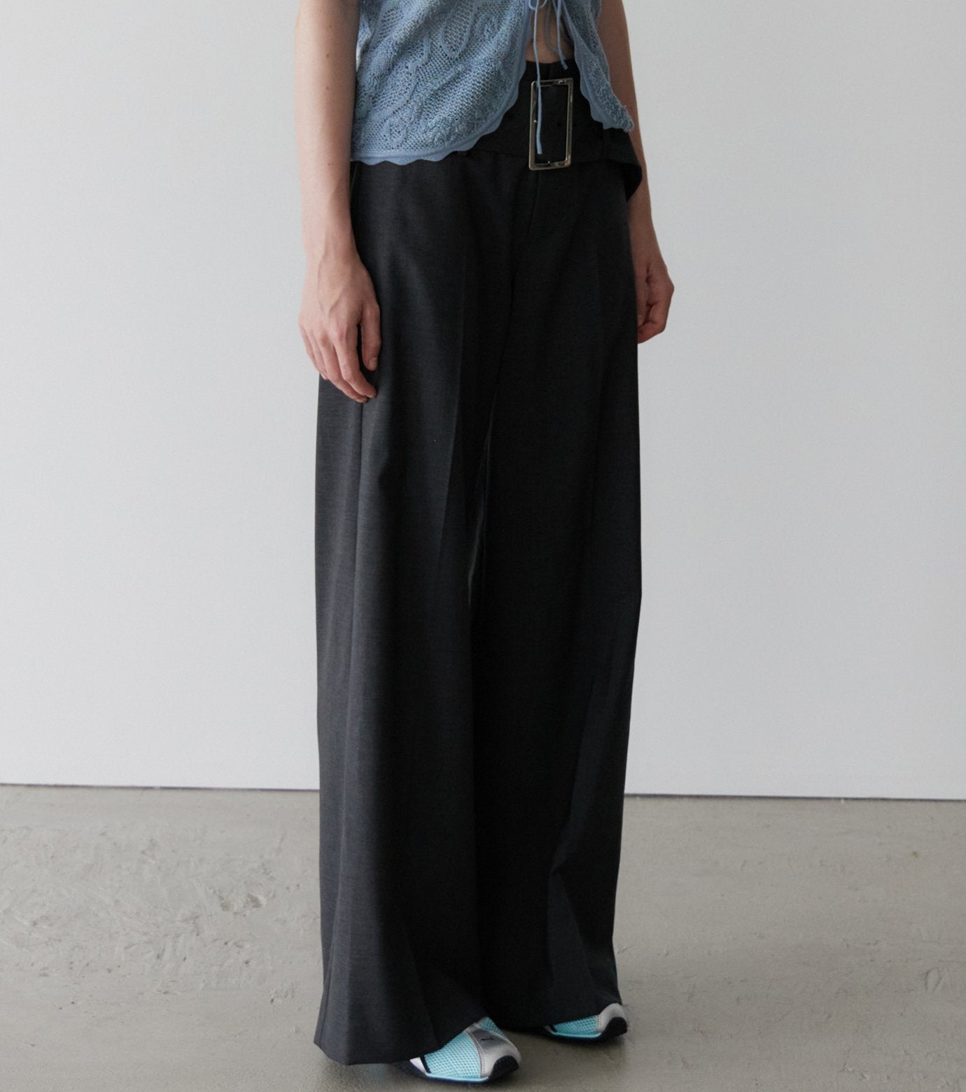 Relaxed Fit Trousers w/Wide Belt