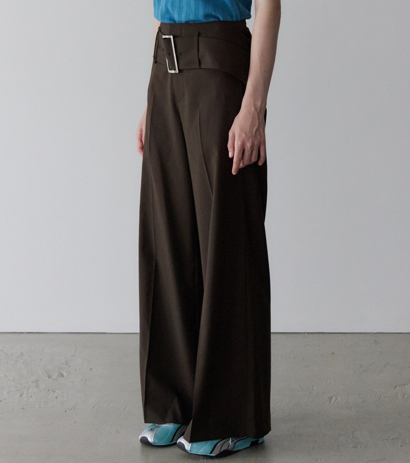 Relaxed Fit Trousers w/Wide Belt