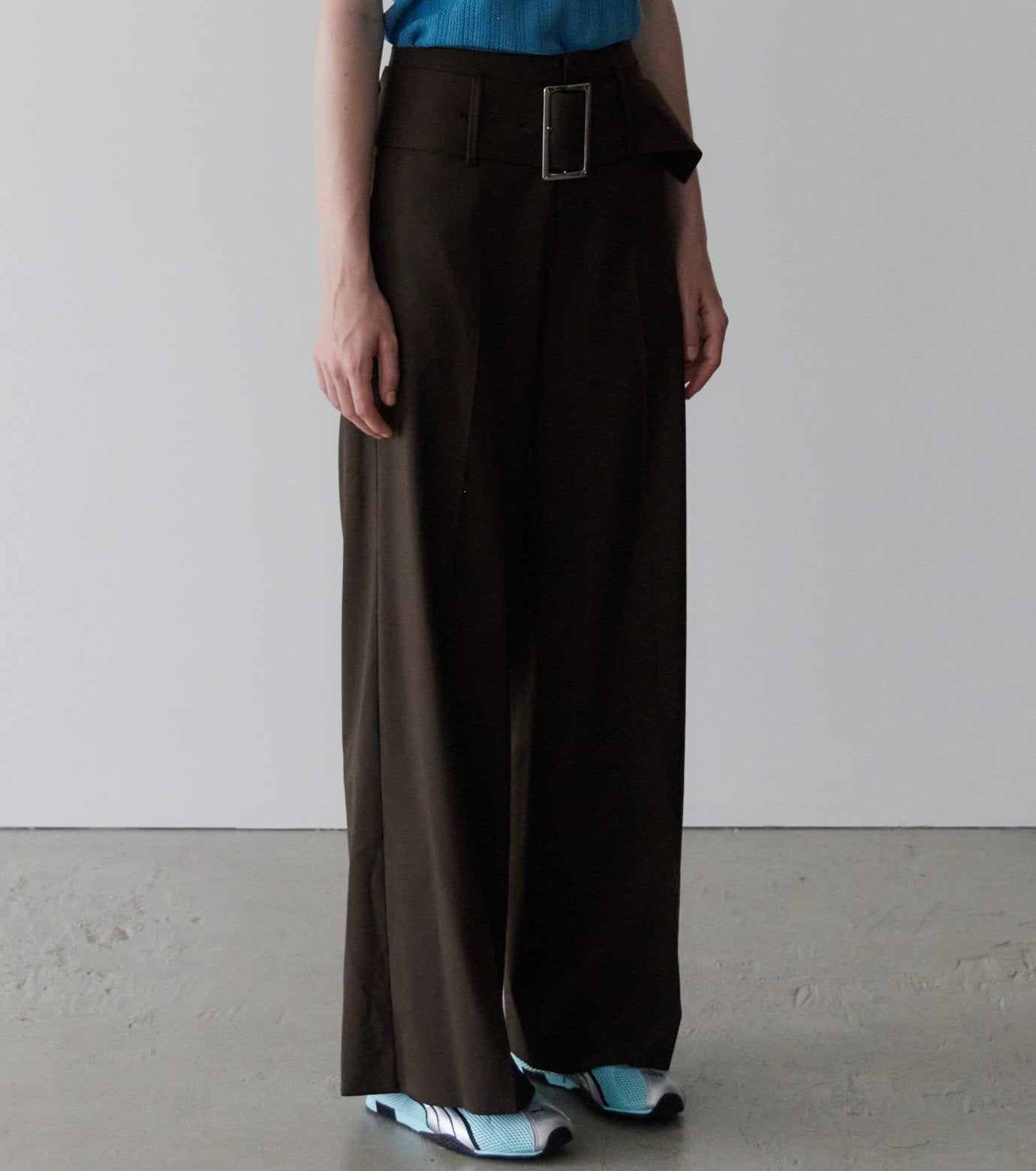 Relaxed Fit Trousers w/Wide Belt