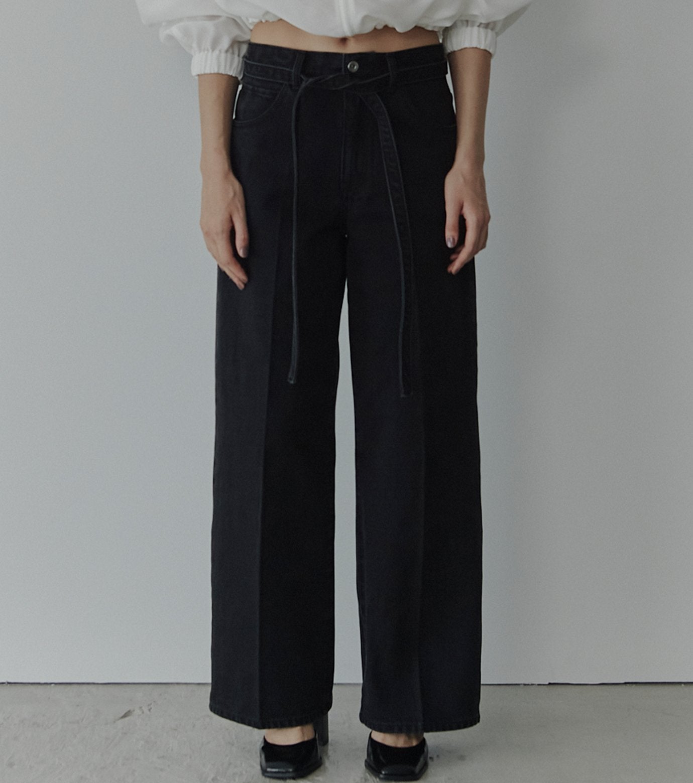 Straight Fit Jeans w/Belt