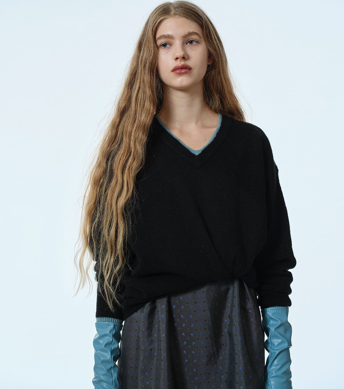 Contrast Collar V-Neck Pullover