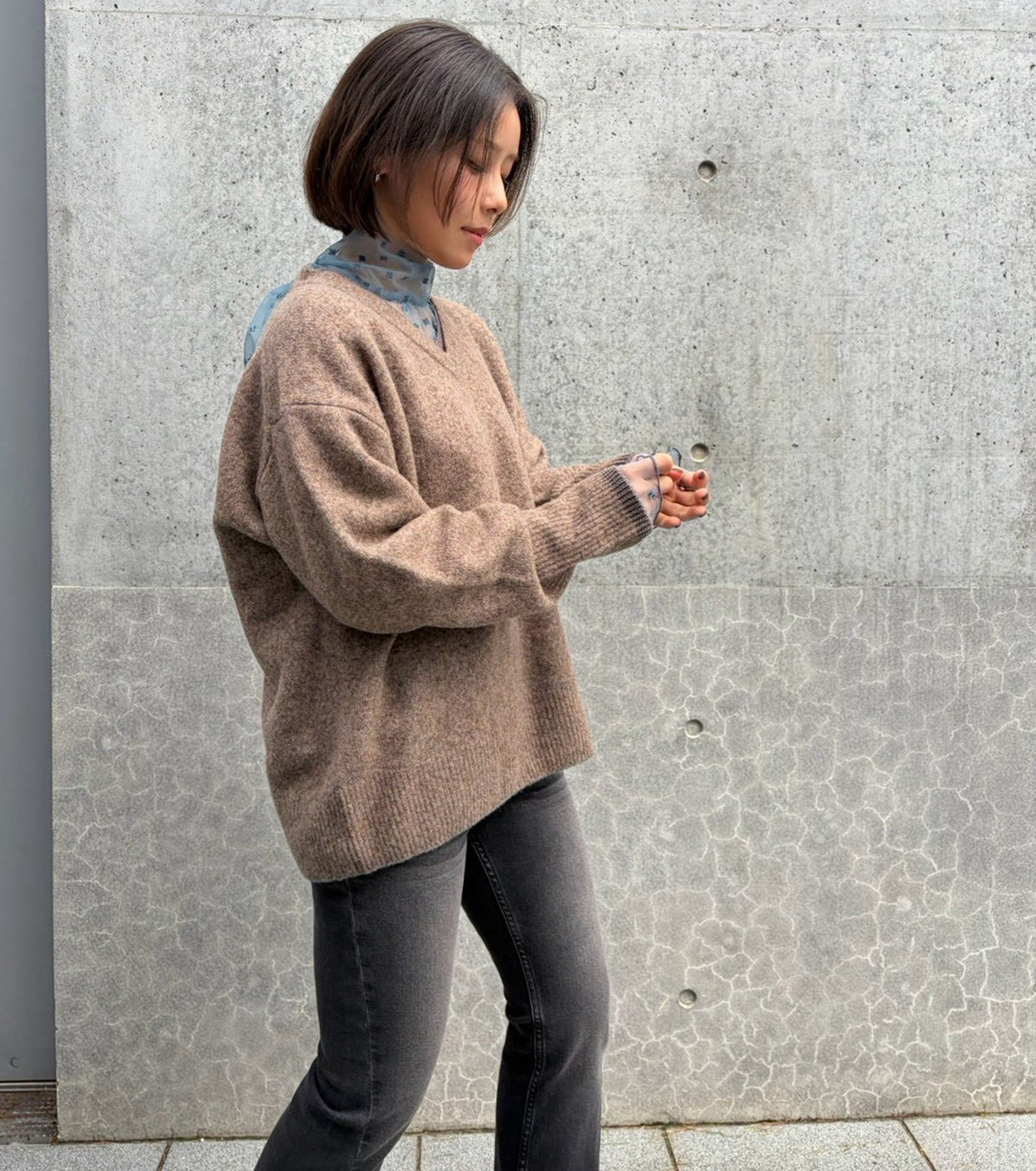 Contrast Collar V-Neck Pullover