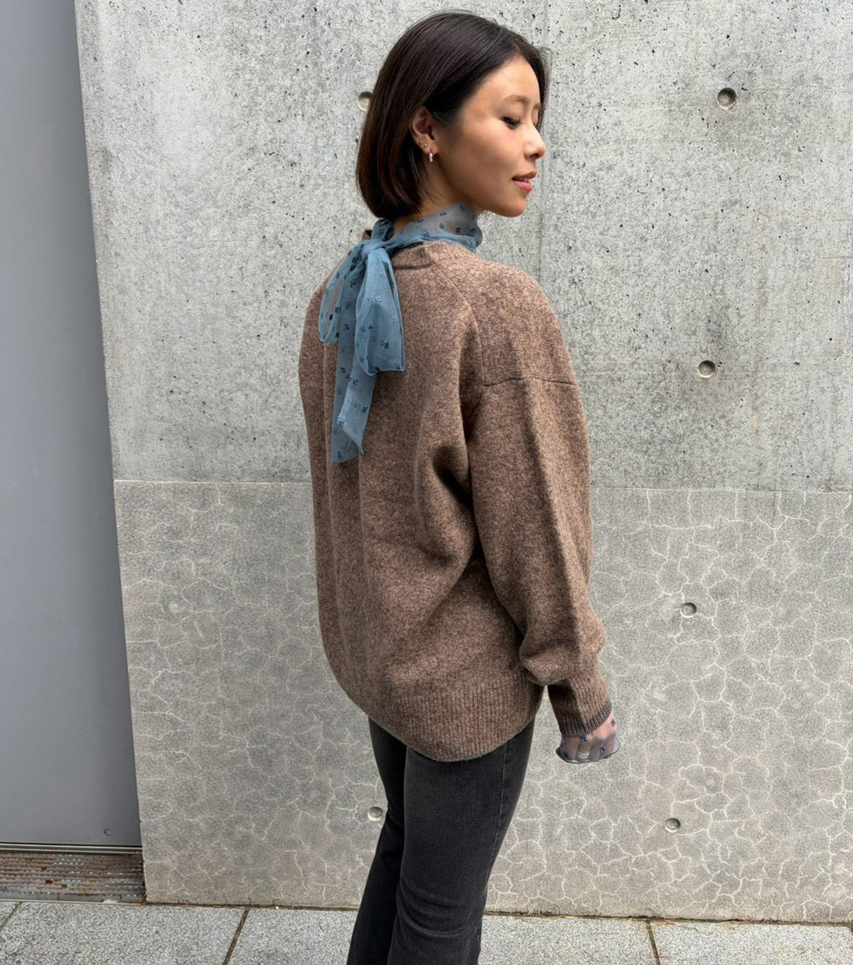 Contrast Collar V-Neck Pullover