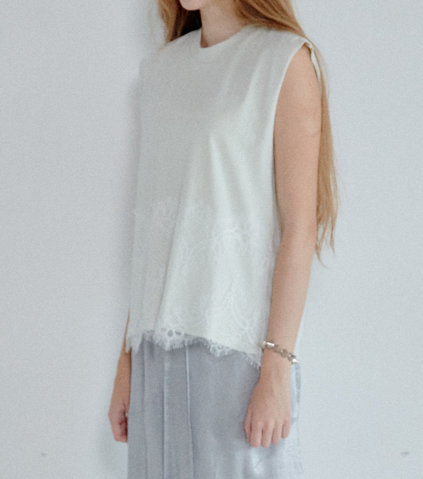 Lace Detail Sleeveless T-Shirt