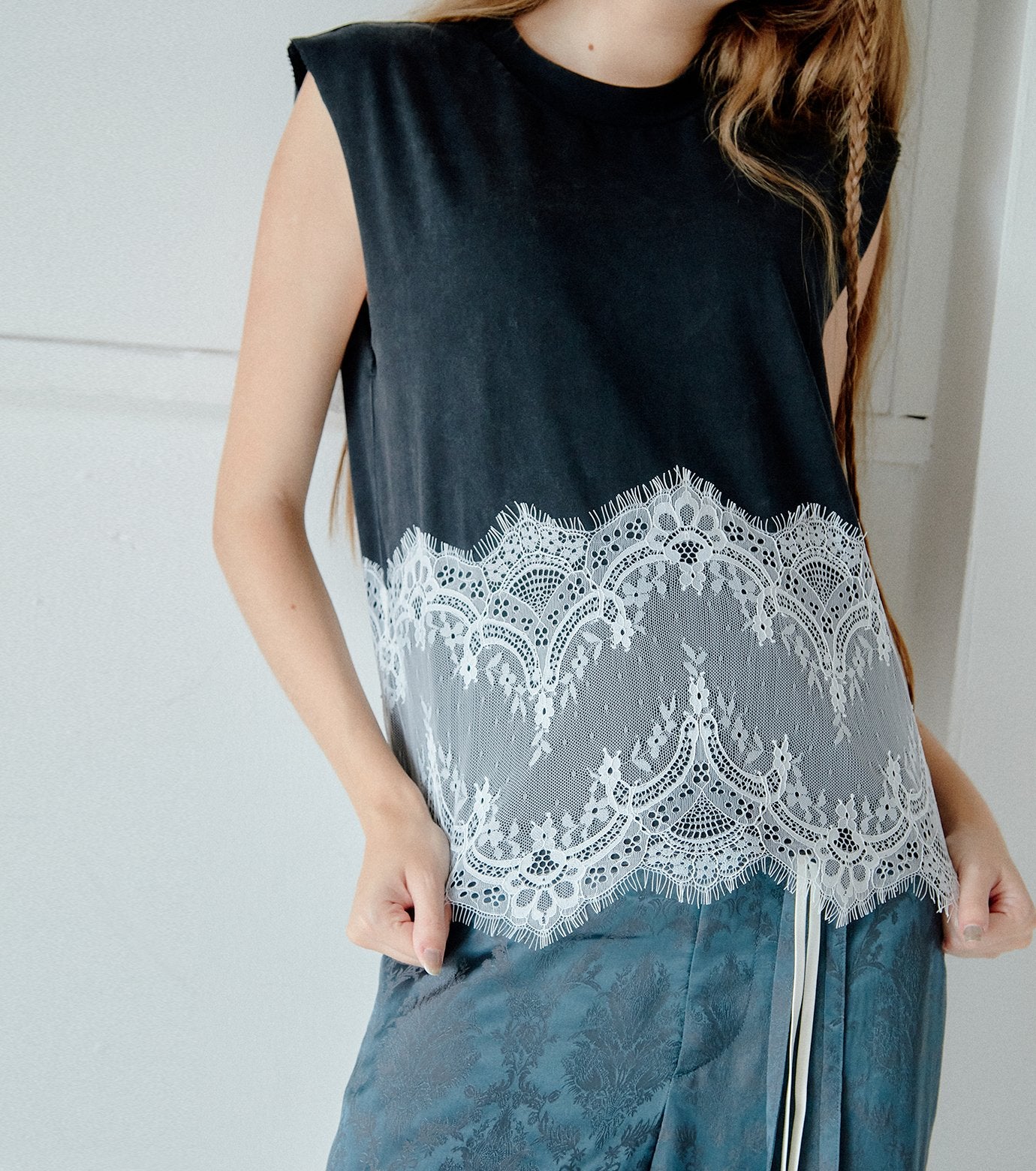 Lace Detail Sleeveless T-Shirt