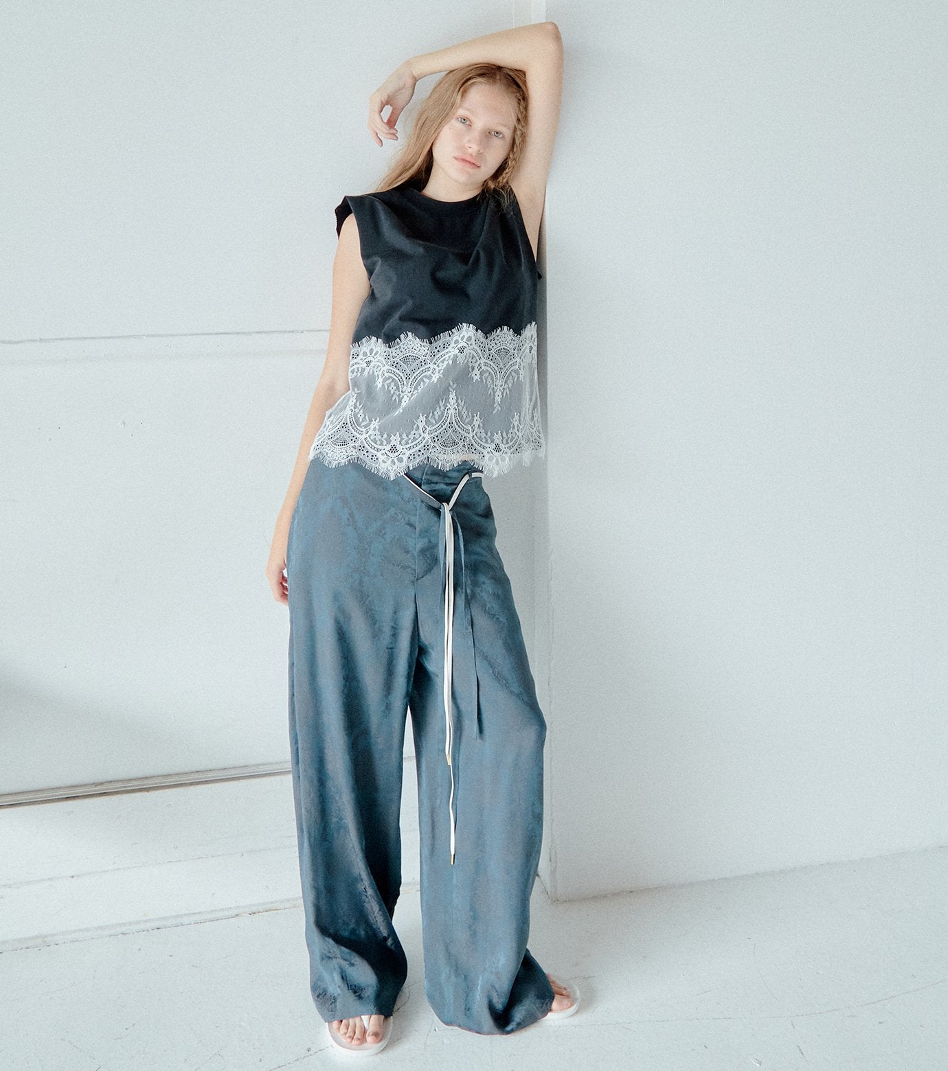 Lace Detail Sleeveless T-Shirt