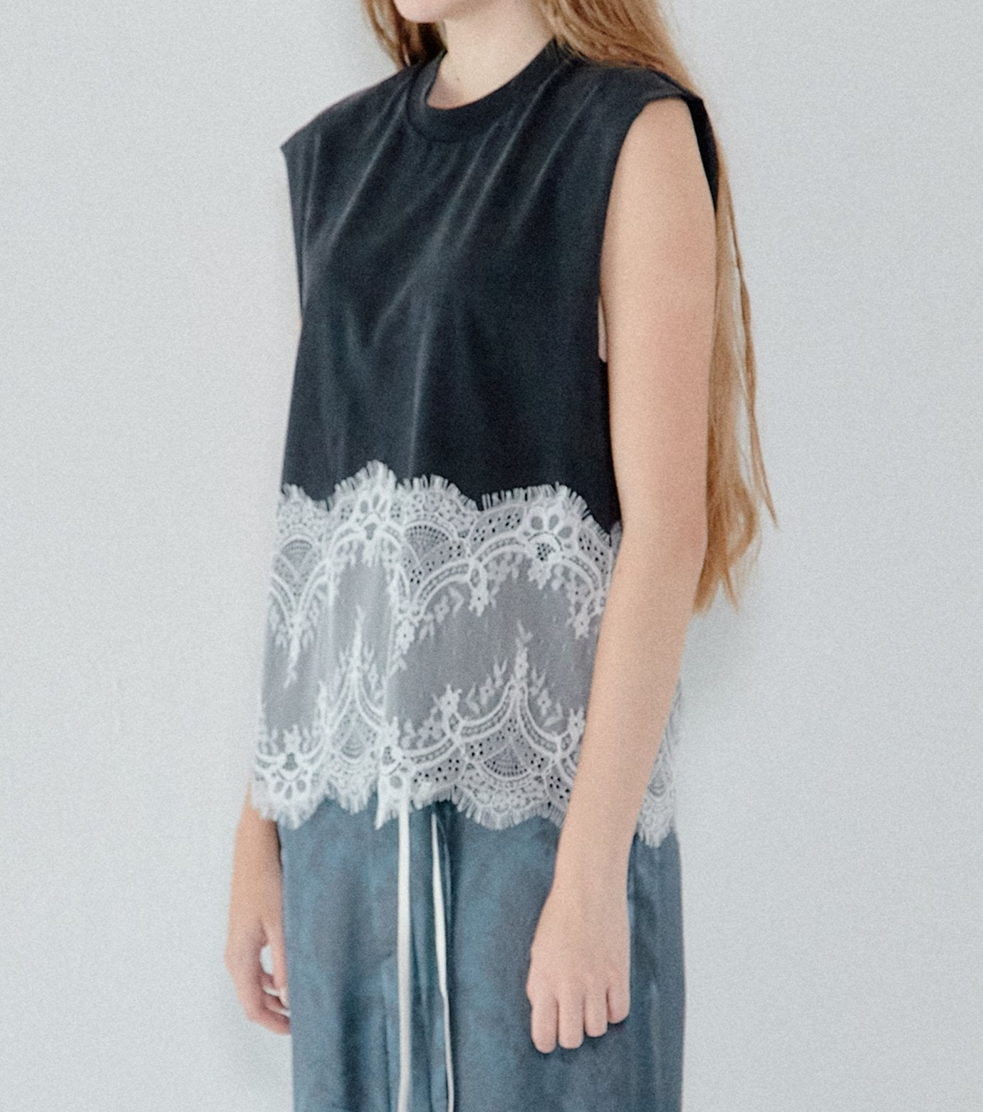 Lace Detail Sleeveless T-Shirt