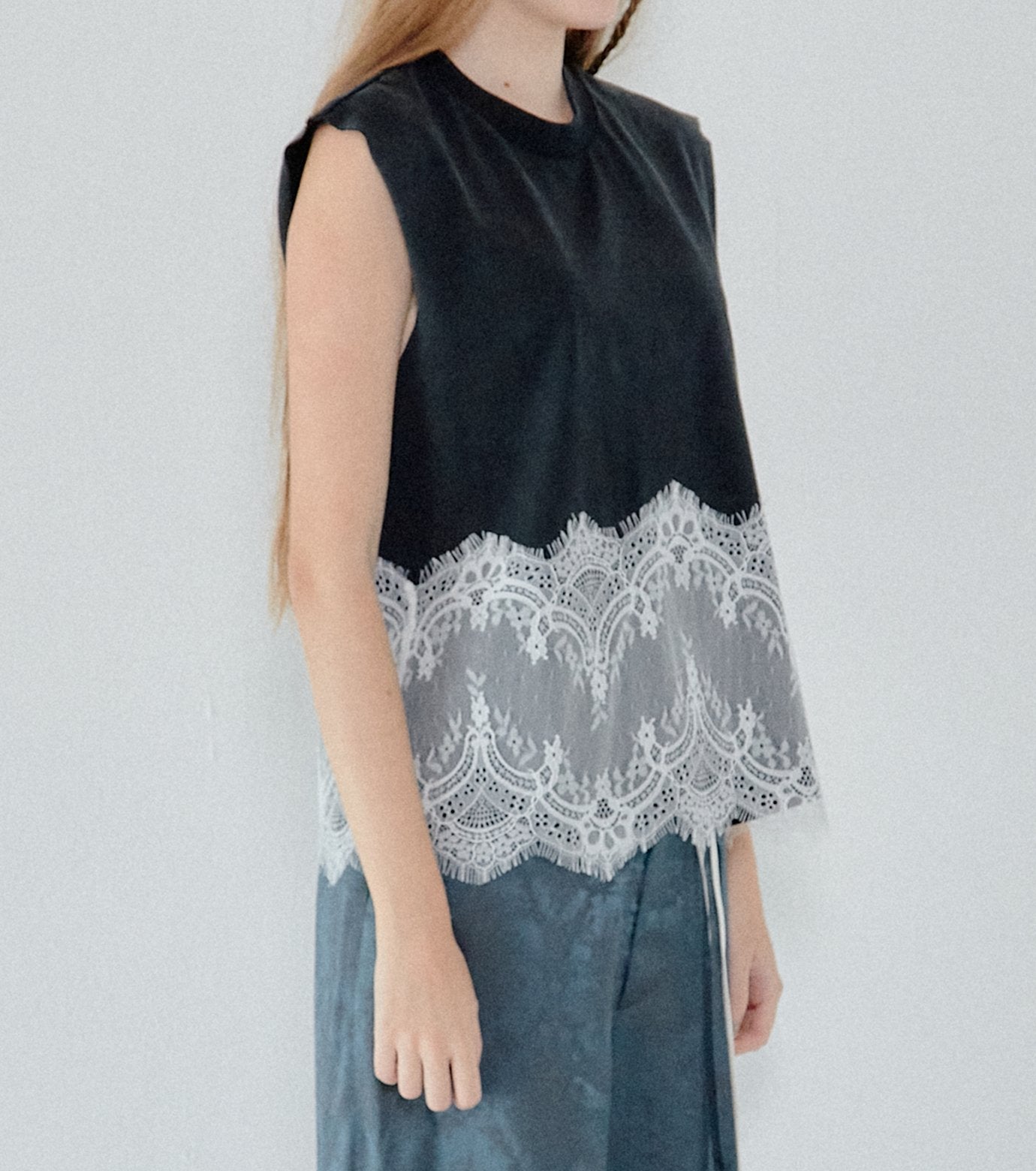 Lace Detail Sleeveless T-Shirt