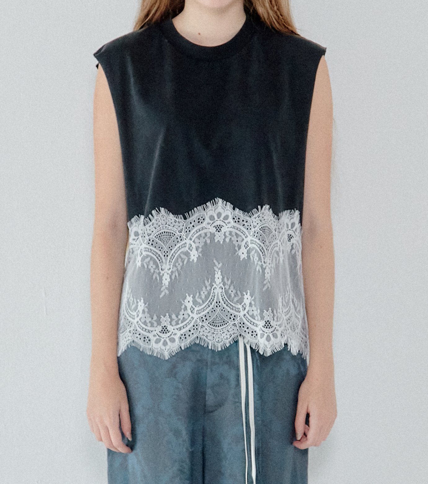 Lace Detail Sleeveless T-Shirt