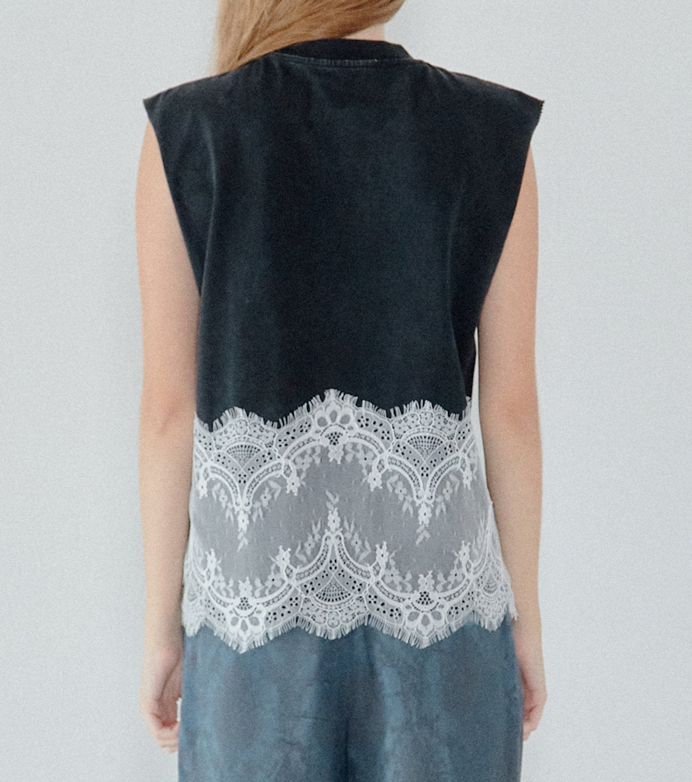 Lace Detail Sleeveless T-Shirt