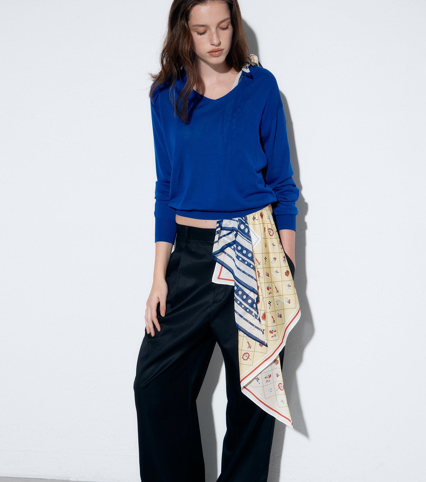 Detachable Scarf V Knit