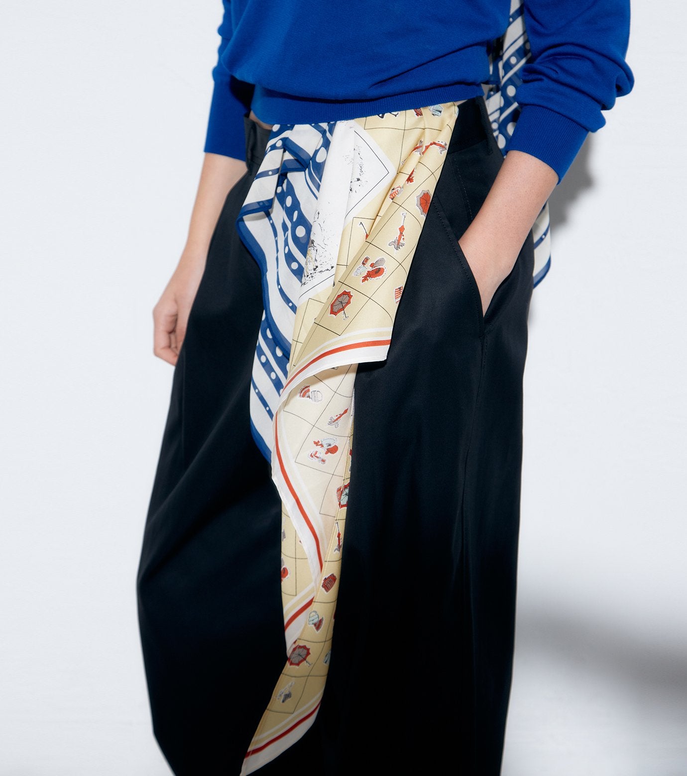 Detachable Scarf V Knit