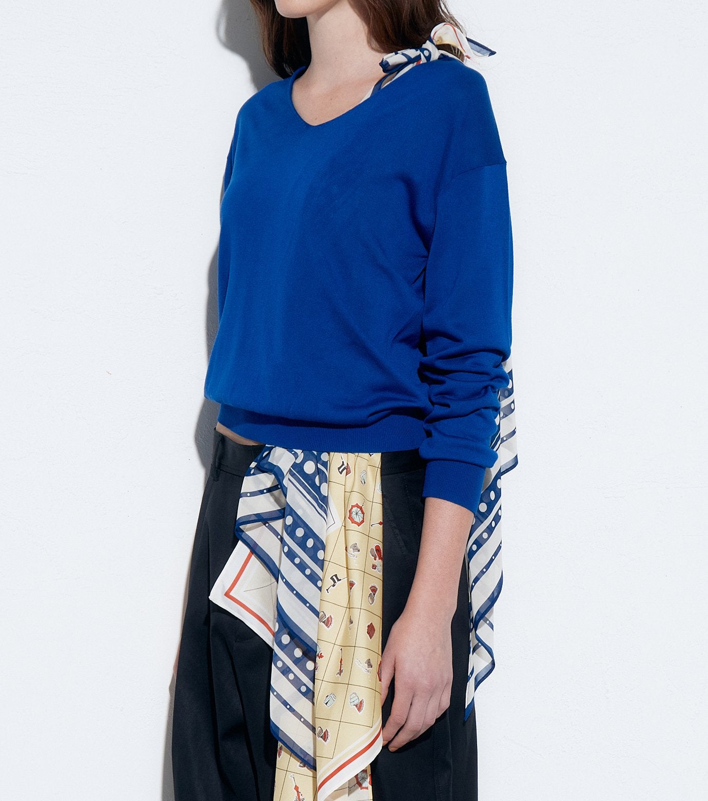 Detachable Scarf V Knit