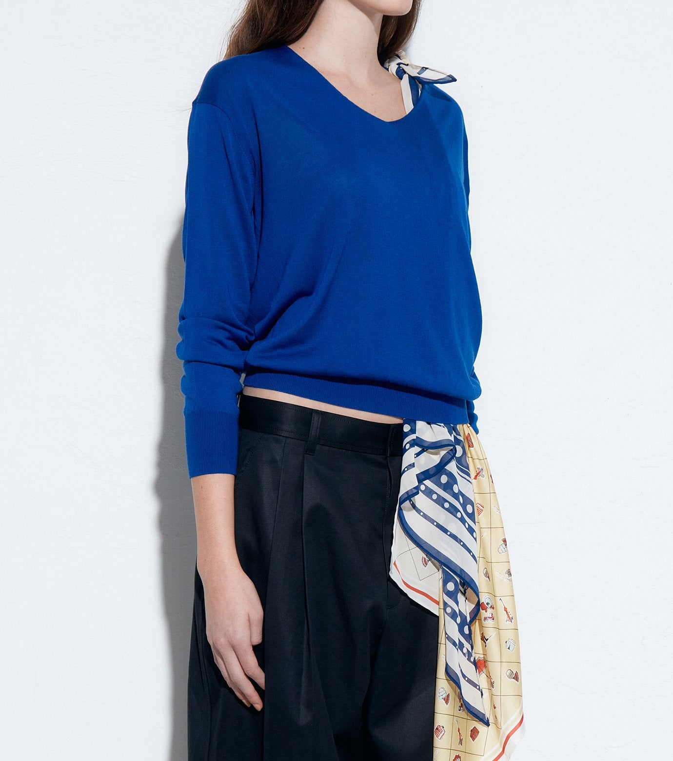 Detachable Scarf V Knit