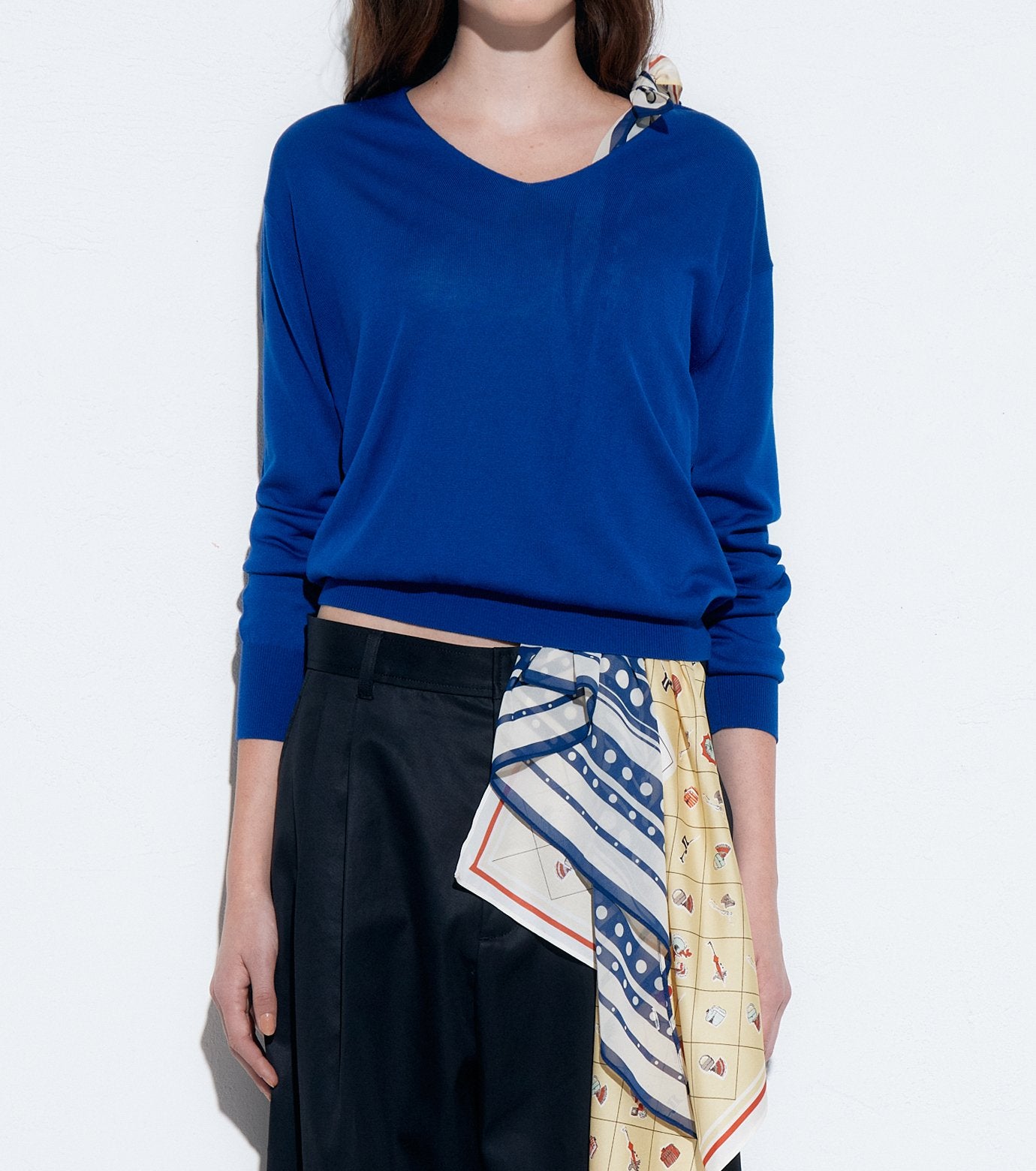 Detachable Scarf V Knit