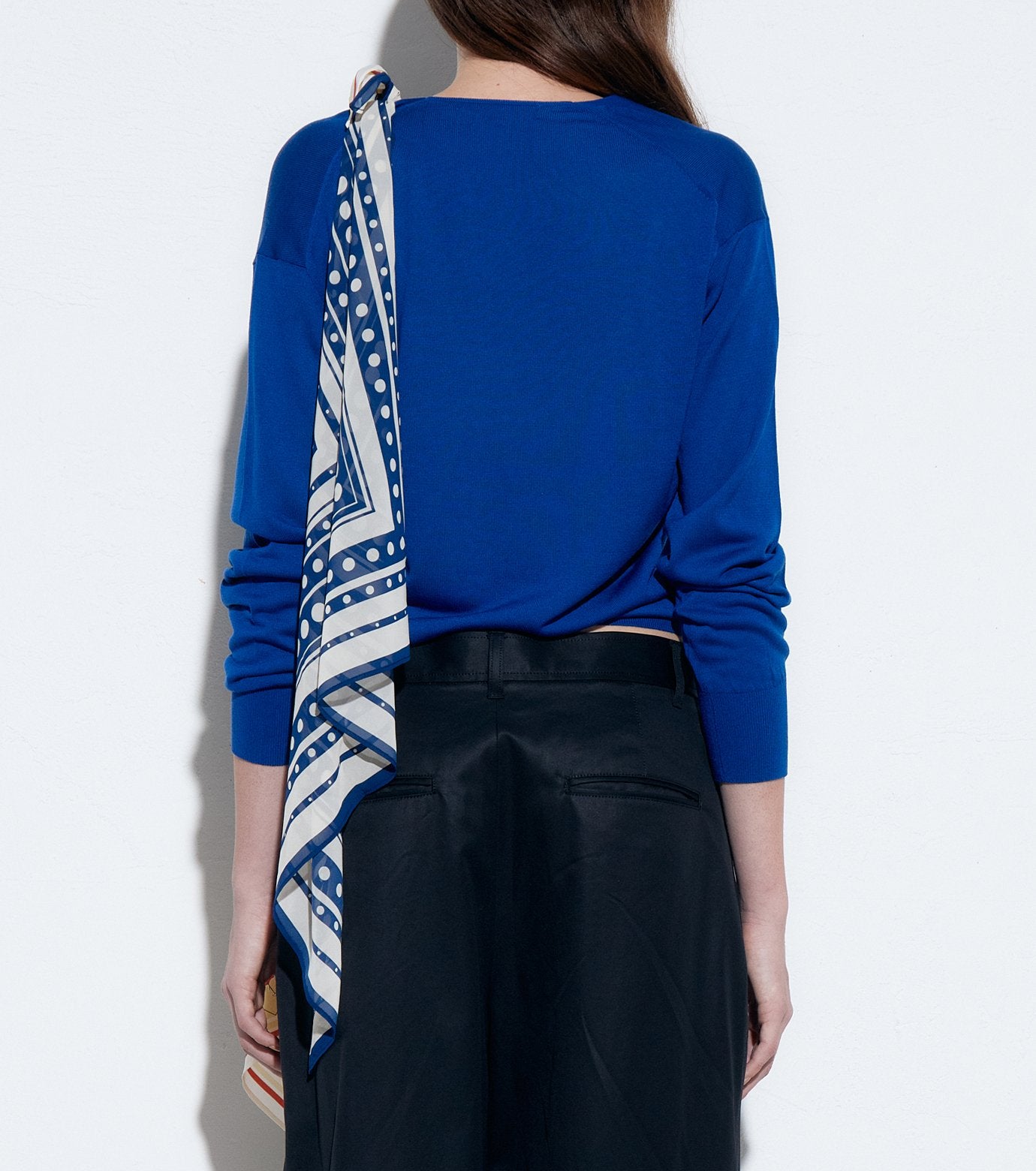Detachable Scarf V Knit