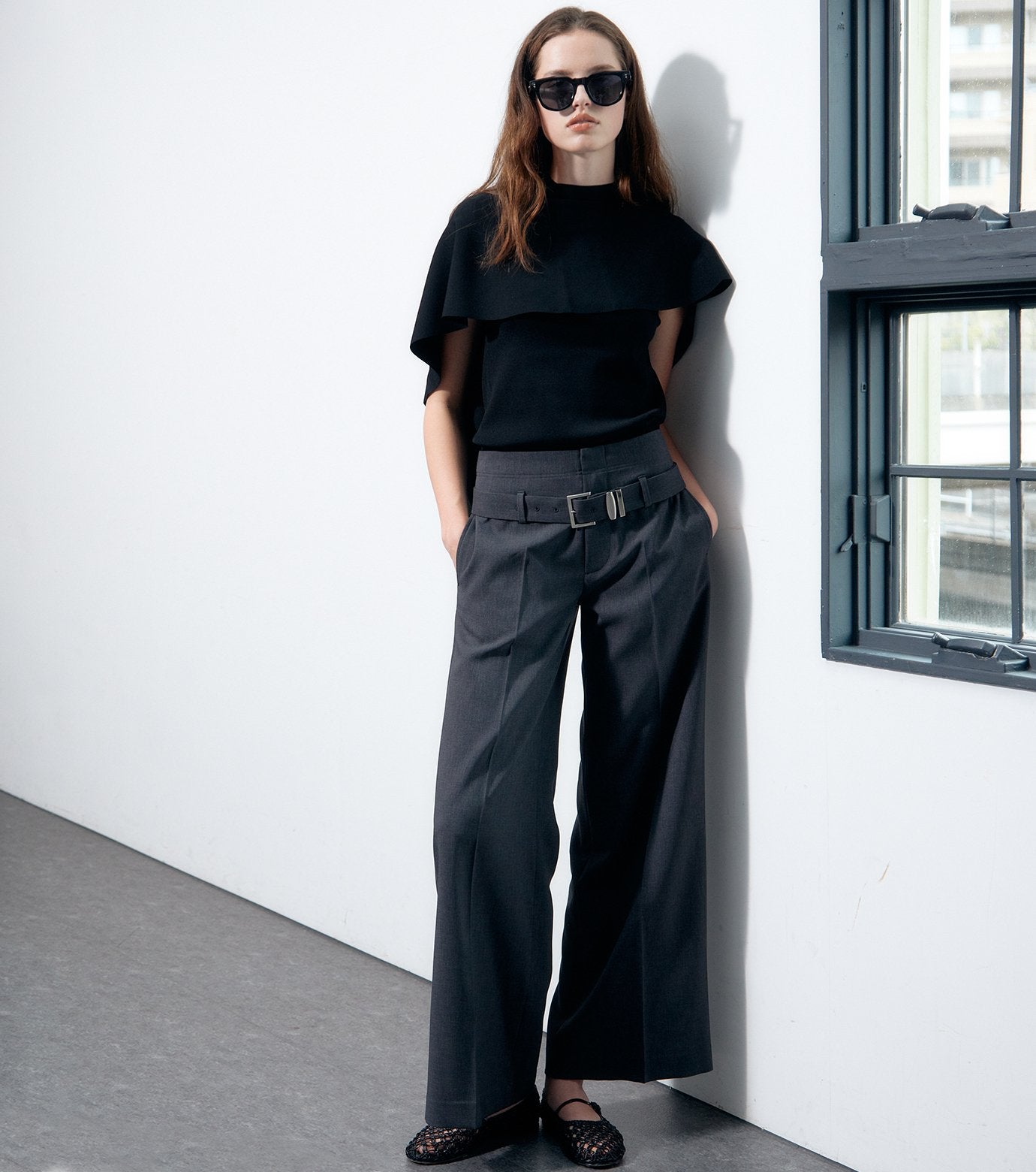 Low-Rise Trousers w/Belt