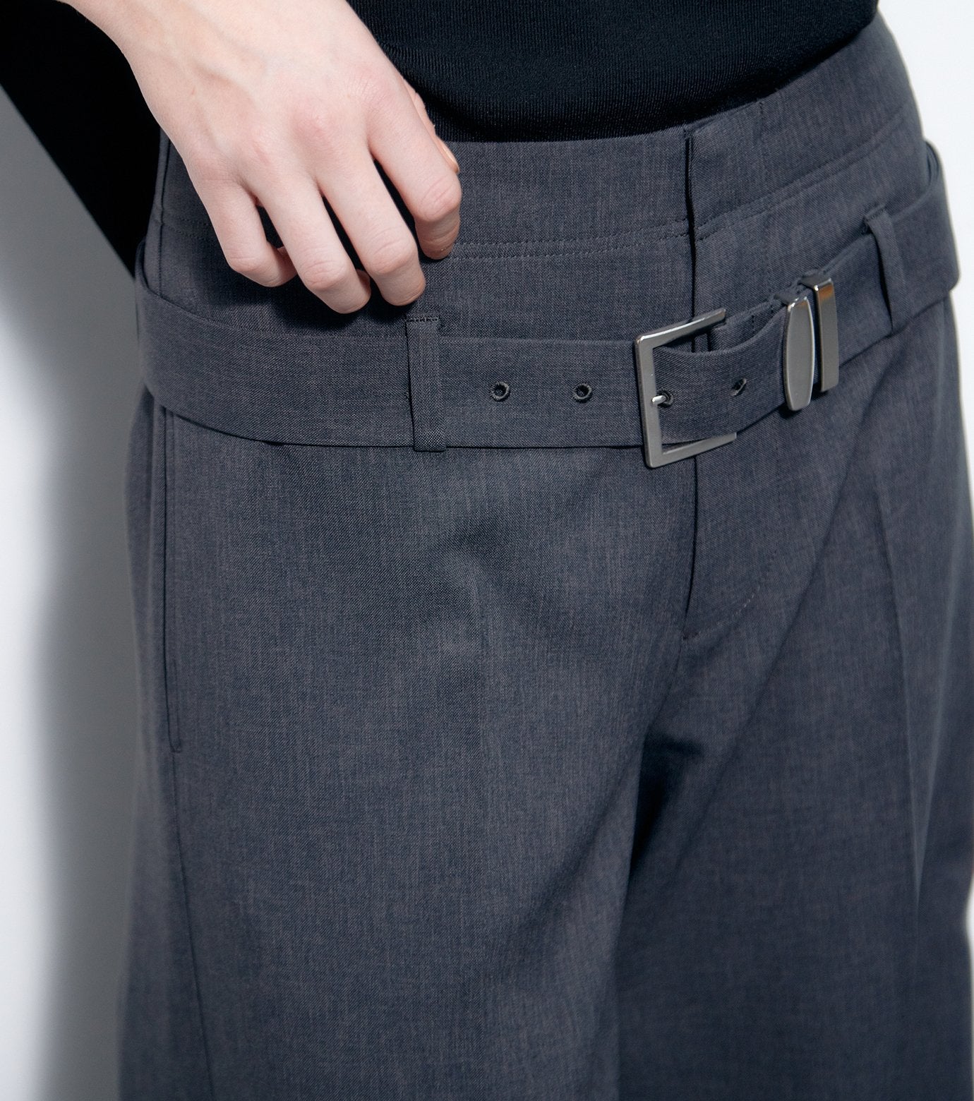 Low-Rise Trousers w/Belt