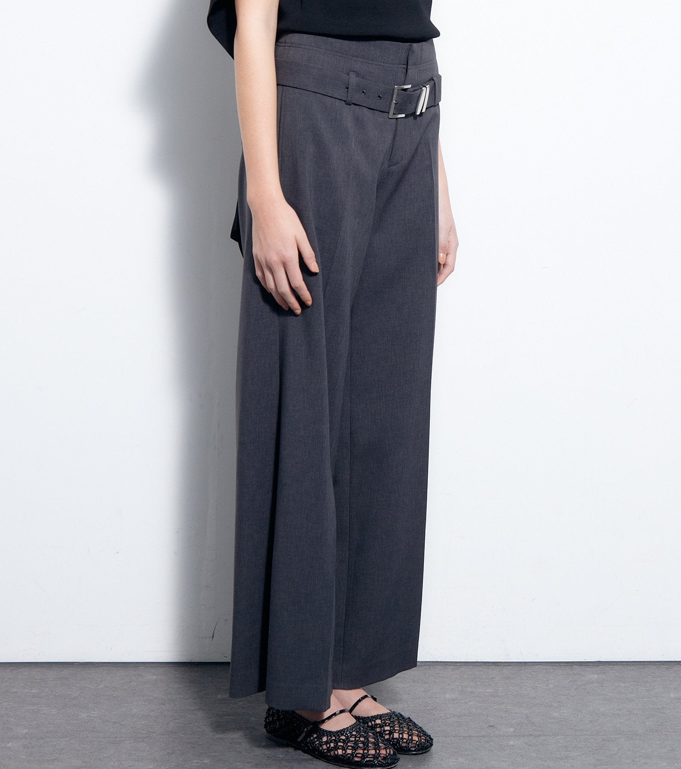 Low-Rise Trousers w/Belt