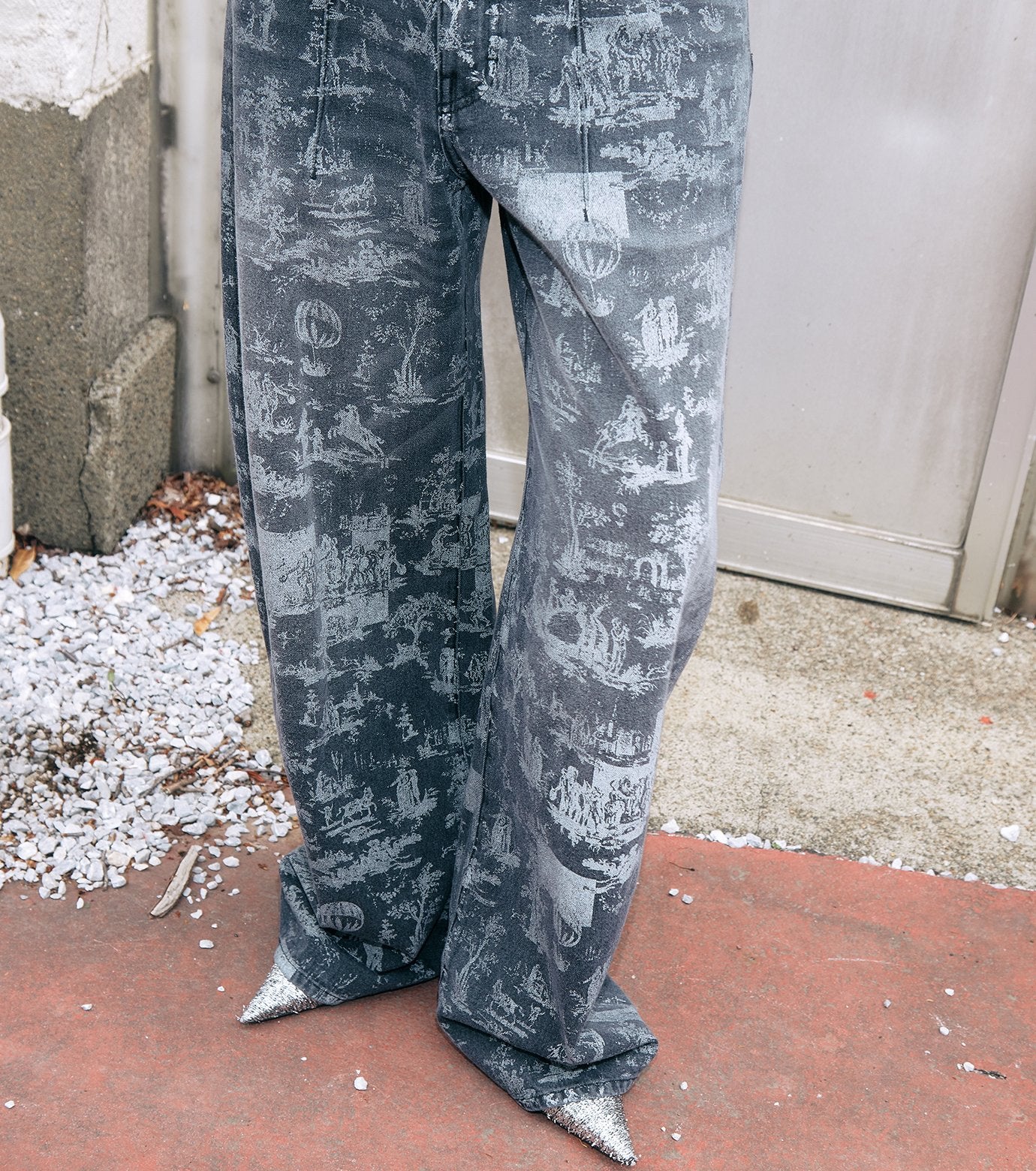 Wallpaper Print Barrel Jeans