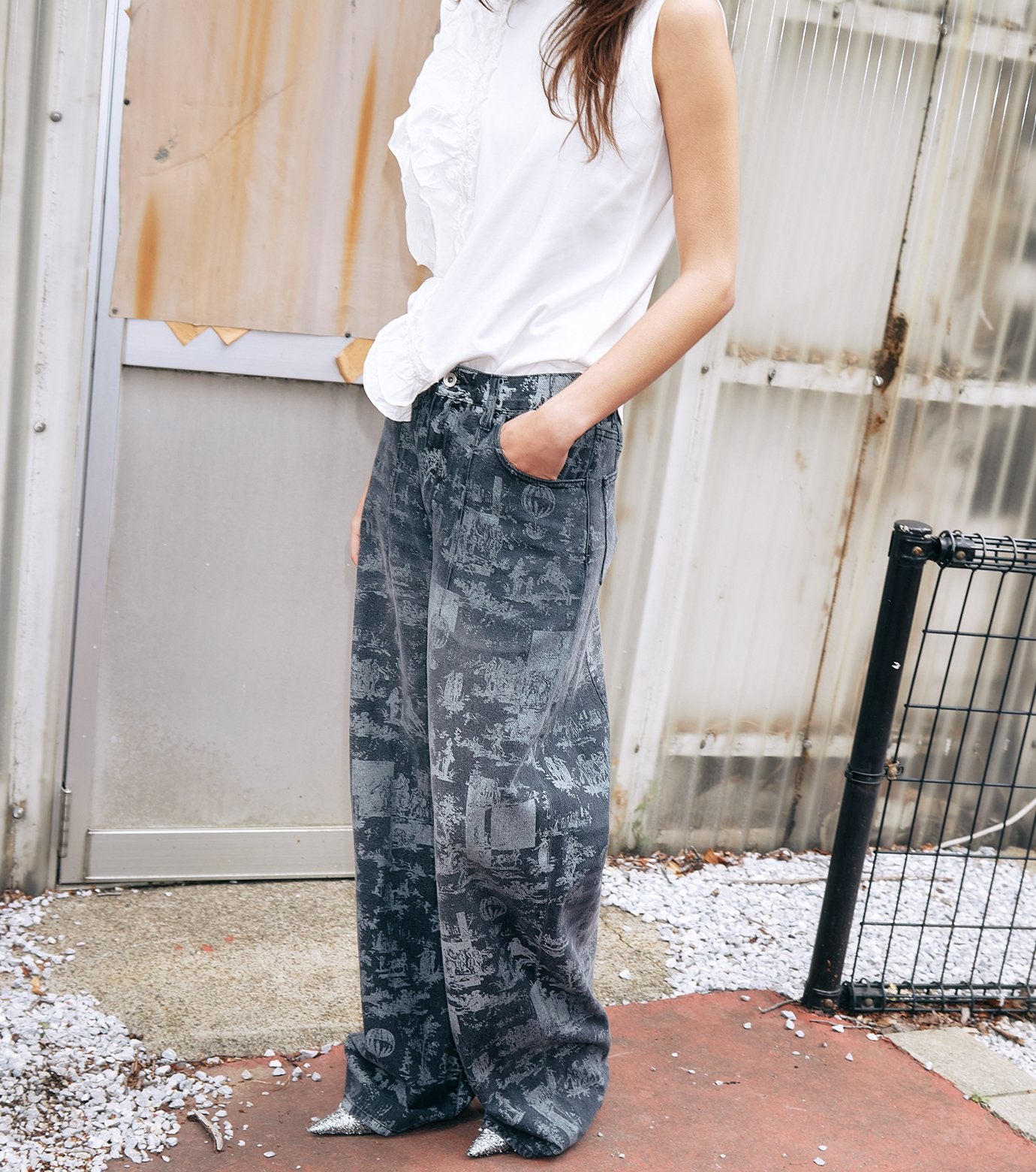 Wallpaper Print Barrel Jeans