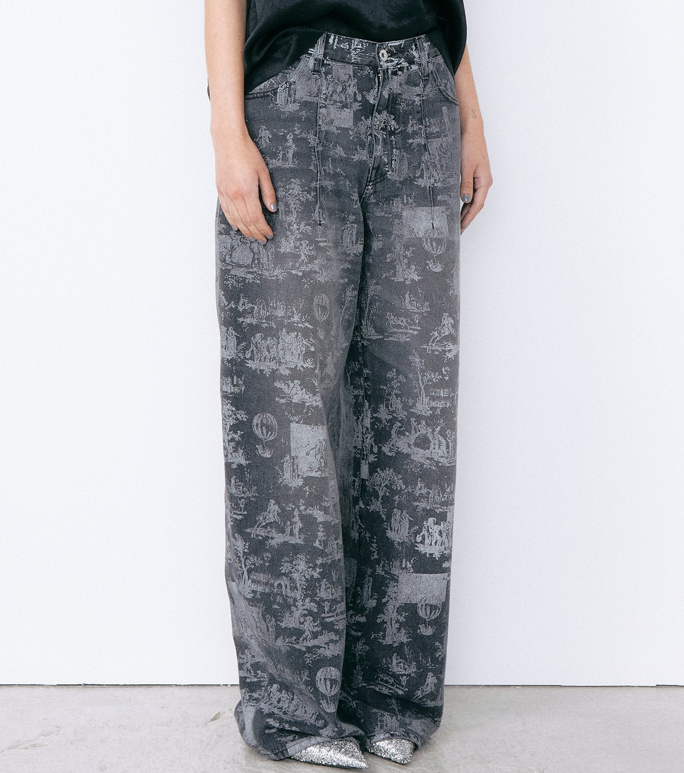 Wallpaper Print Barrel Jeans