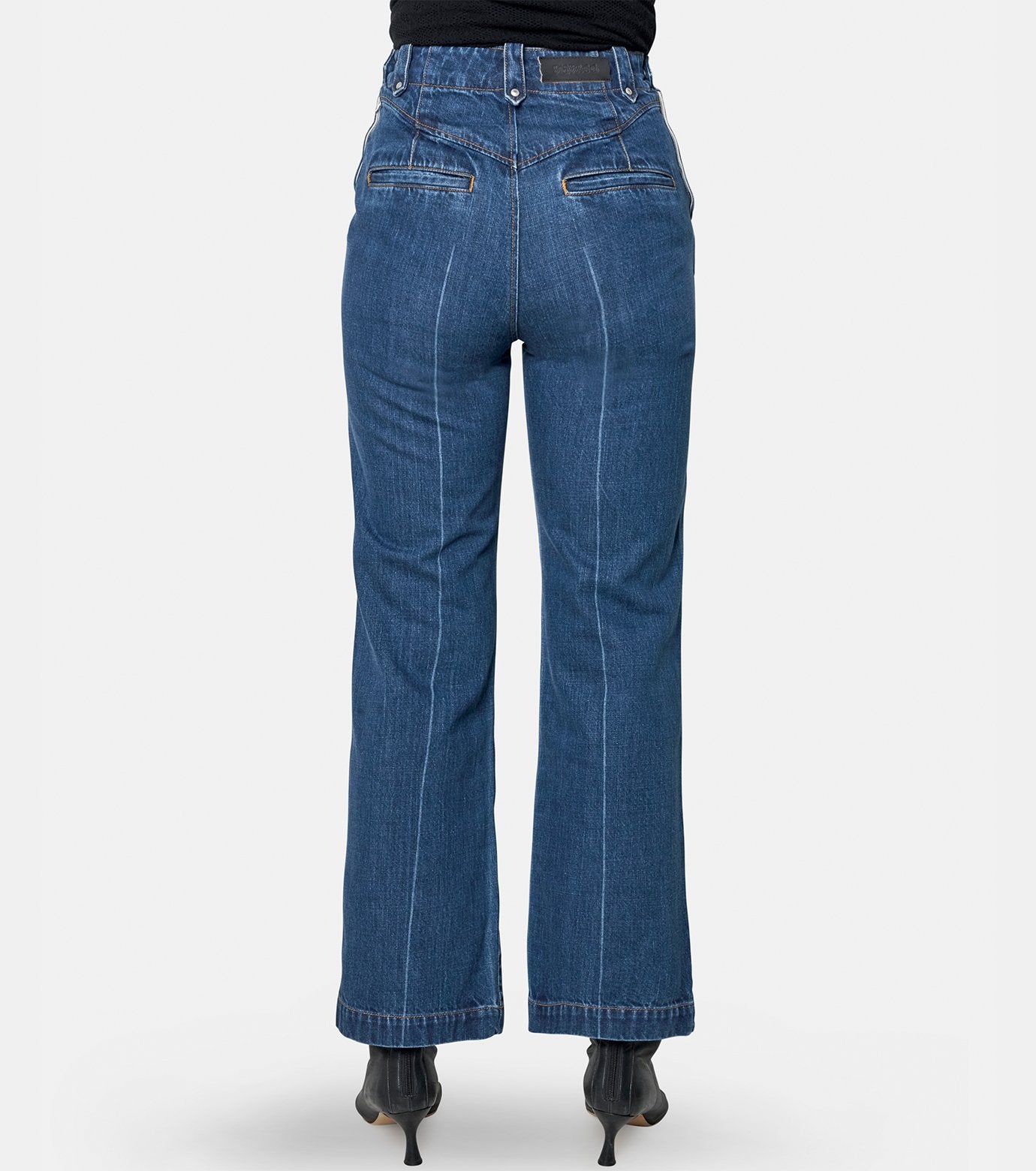 High-Waisted Jeans