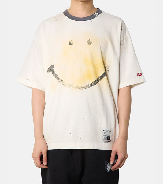 SMILY FACE PRINTED DISTRESSED TEE