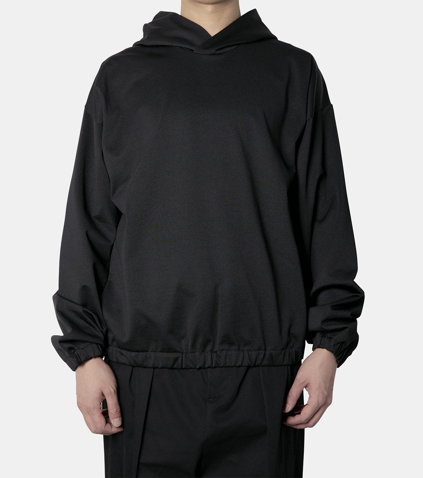 HOODED LONG SLEEVE SWEATSHIRT