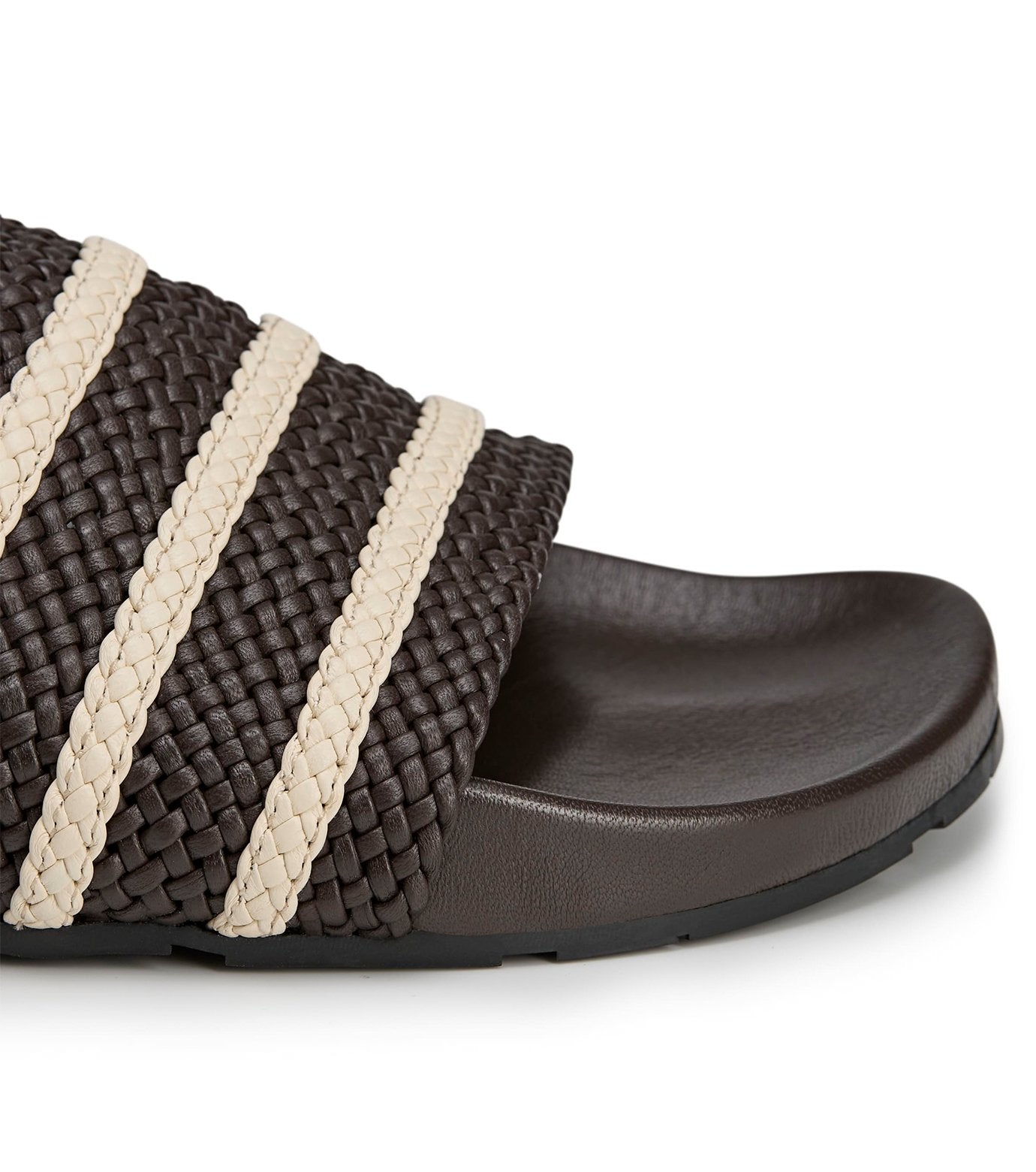 WB ADILETTE