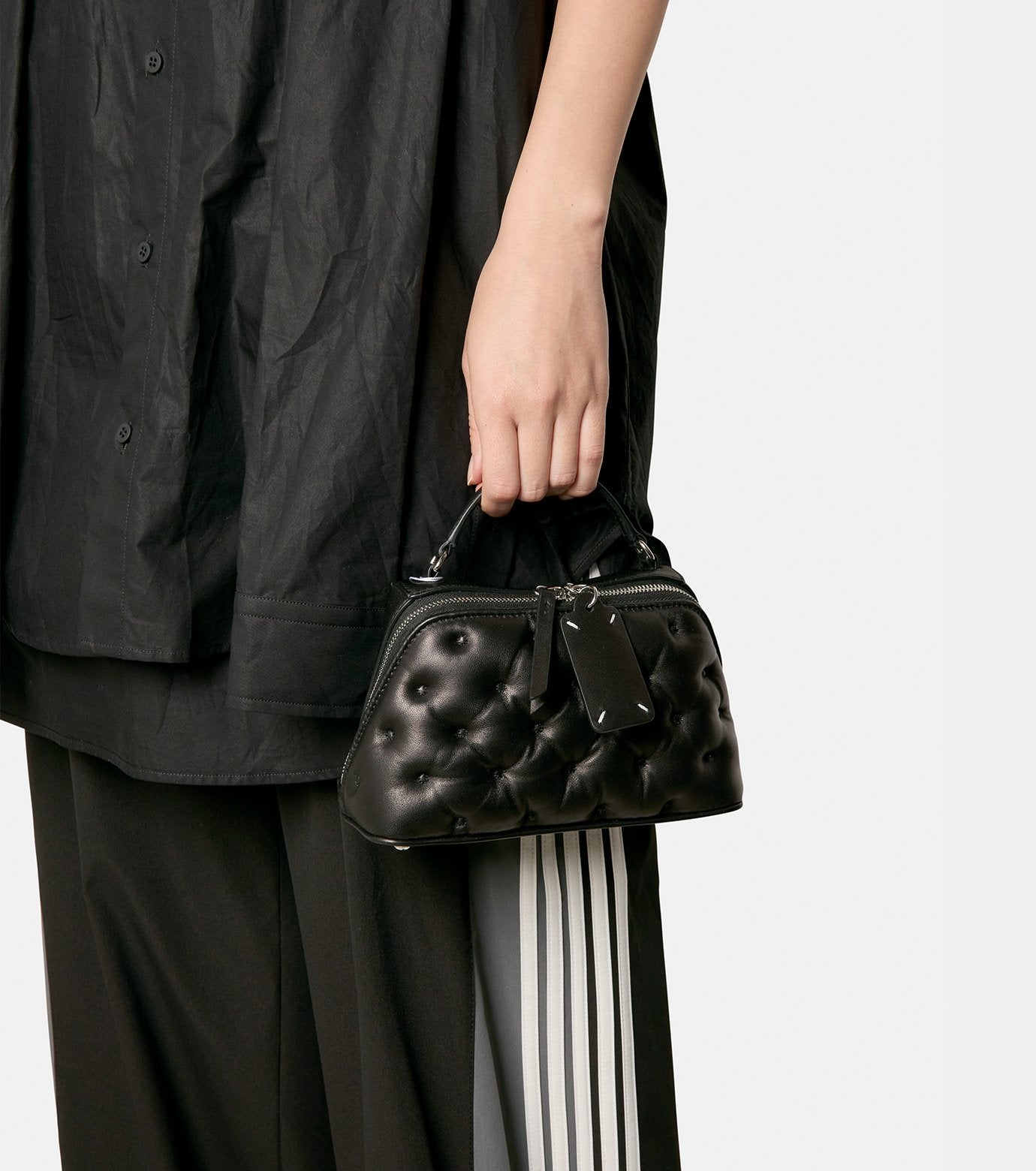 【Maison Margiela】 GLAM SLAM EMBROIDERY TRAPEZOID BAG 23908926_53927819_600.jpg