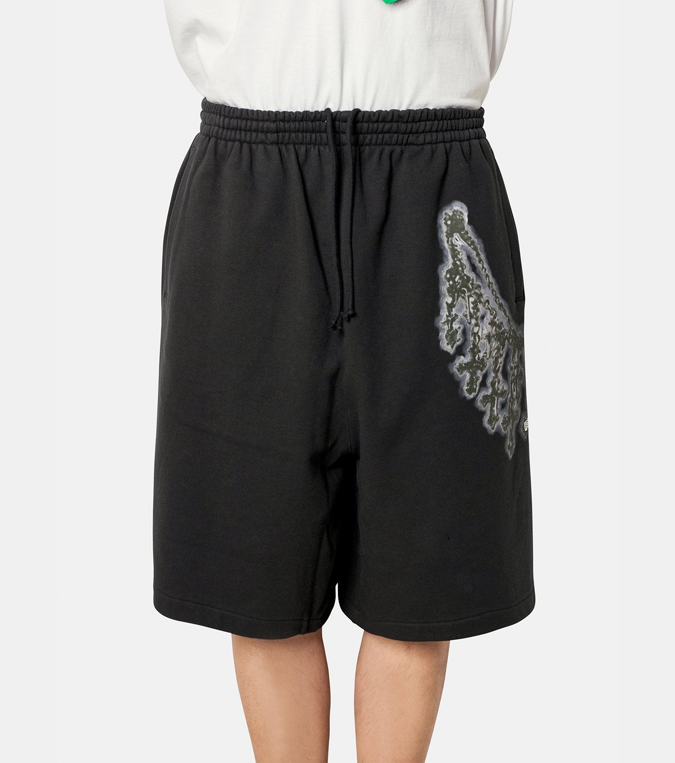 BLACK CROSS NECKLACE SWEAT SHORTS