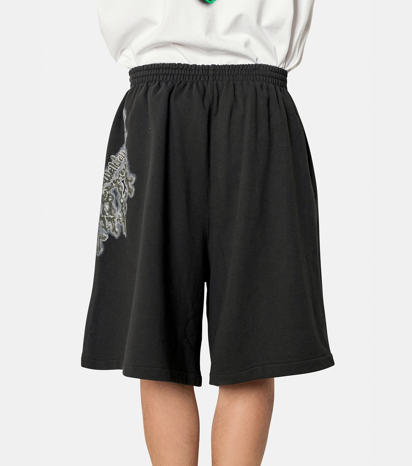 BLACK CROSS NECKLACE SWEAT SHORTS