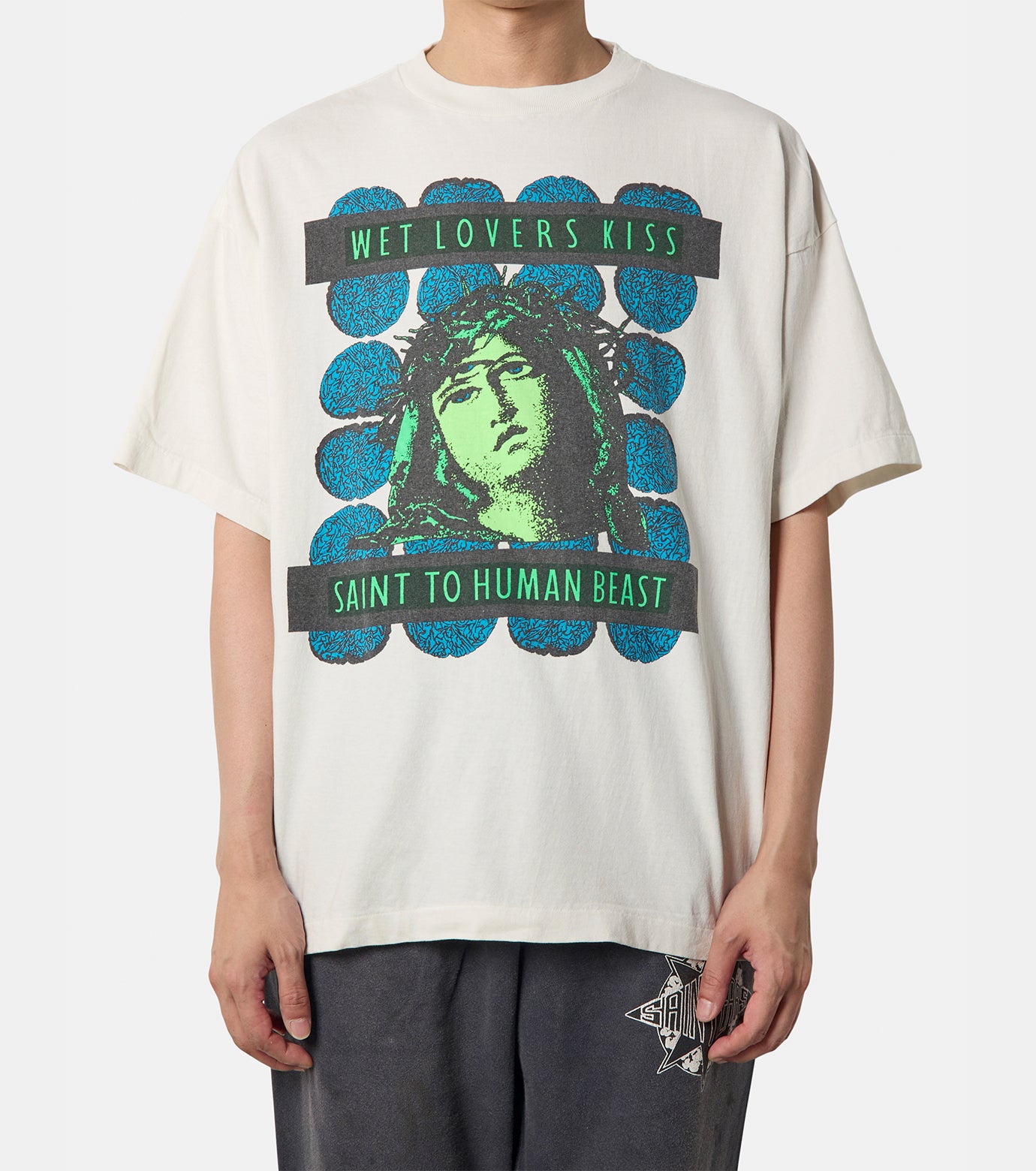 SAINT Mxxxxxx セイントマイケル FW24 SS TEE/KISS / WHT - NUBIAN