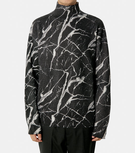 MARBLE PRINT TURTLENECK